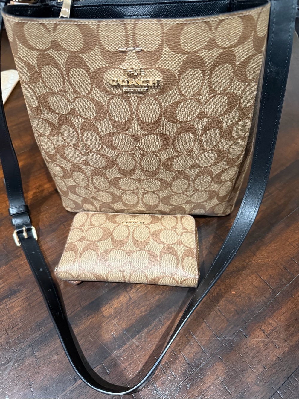 Coach Khaki Signature Canvas Bucket Bag with Black Trim and Matching Wallet - Picture 2 of 7